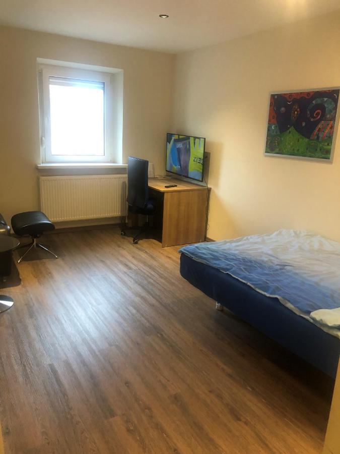 Calm Spacy Room, Own Modern Bath, Near Center, To 1 Person Or A Couple - Not Suitable For Craftsmen, Not Accepted - Privatly Rented Nürnberg Dış mekan fotoğraf